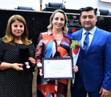 Primeira-dama de Suzano recebe honraria em sessão solene na Câmara Municipal