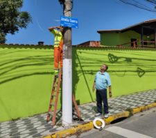 Secretaria de Transportes começa a instalar placas de rua na Vila Amorim