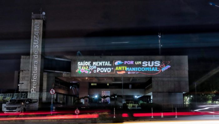 Suzano recebe projeções de conscientização ao cuidado com a Saúde Mental
