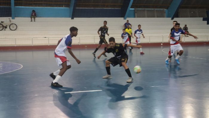 Prefeitura organiza eventos de natação e futsal no final de semana