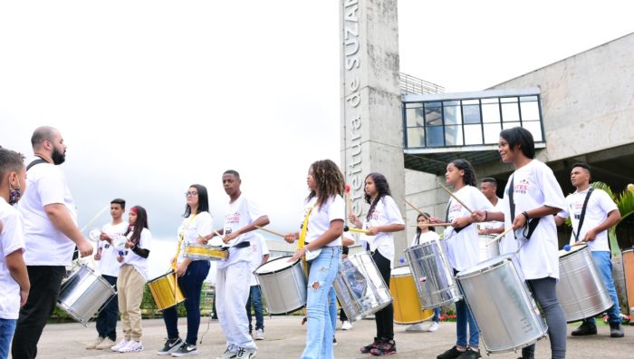 Paço e Cineteatro recebem apresentação de alunos de projeto social
