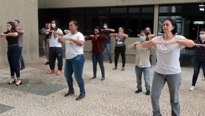 Prefeitura oferece prática oriental de relaxamento aos servidores