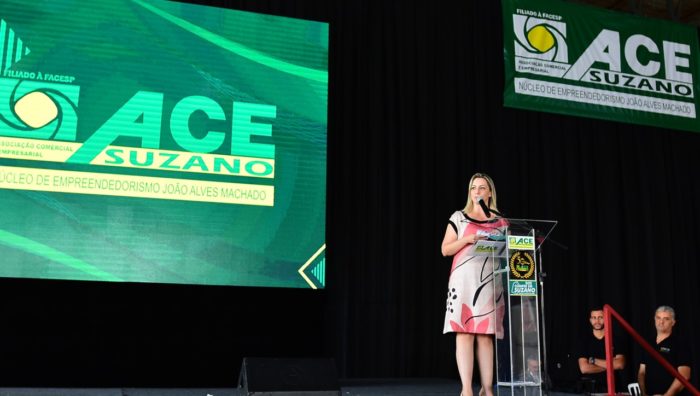 Primeira-dama de Suzano prestigia cerimônia de posse da ACE
