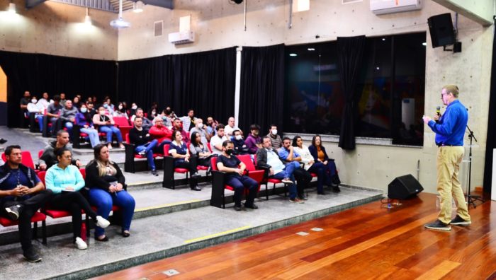 Servidores municipais participam de palestra sobre segurança digital