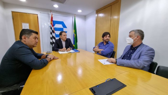 Prefeito de Suzano participa de reuniões com Artesp e DAEE