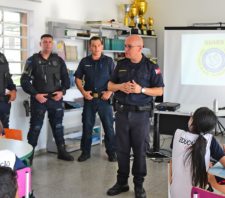 Alunos da escola Marques Figueira participam de projeto de orientação contra uso de drogas