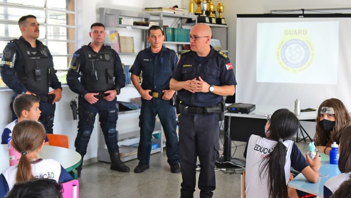 Alunos da escola Marques Figueira participam de projeto de orientação contra uso de drogas