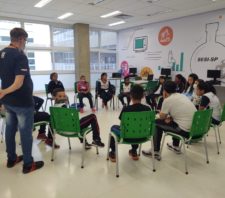 Alunos do Jardim Monte Cristo participam de aulas de robótica