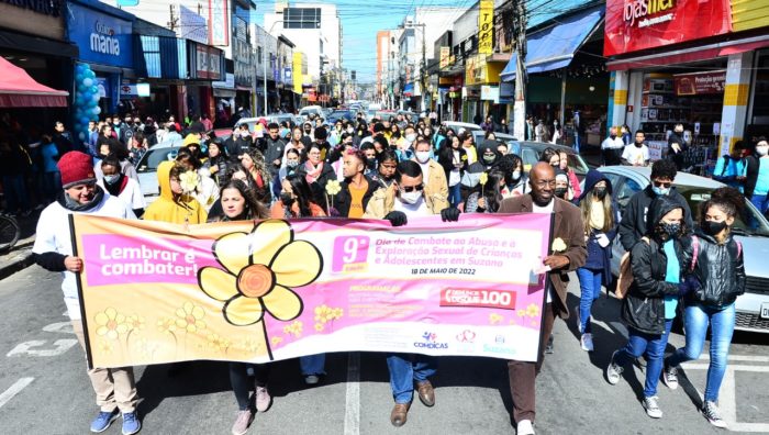 Caminhada contra abuso de crianças e adolescentes reúne 250 pessoas