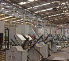 Prefeito de Suzano visita sede da Metalúrgica Rocha