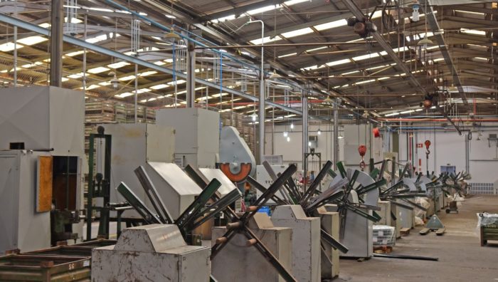 Prefeito de Suzano visita sede da Metalúrgica Rocha