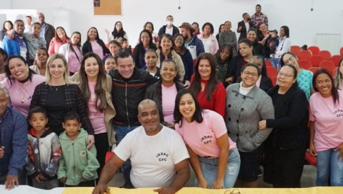 Primeira-dama palestra para grupo de mulheres no Jardim Margareth