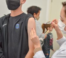 Aplicação da dose de reforço para adolescentes se inicia nesta quarta-feira