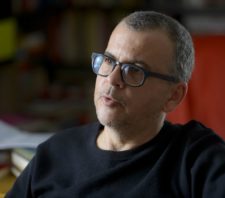 ‘Trajetória Literária’ recebe o escritor e roteirista Fernando Bonassi