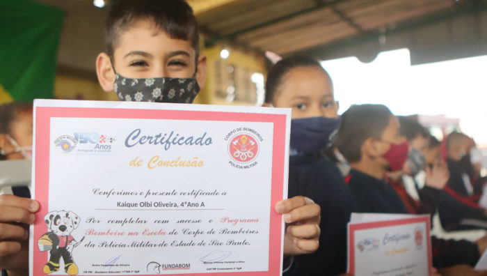 Projeto ‘Bombeiro na Escola’ promove última aula para alunos do Jardim Maitê