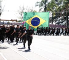 Prefeito de Suzano prestigia inspeção técnica e formatura no Tiro de Guerra