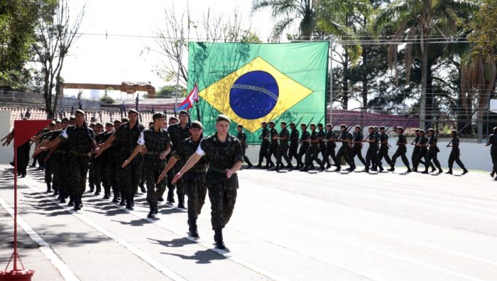 Prefeito de Suzano prestigia inspeção técnica e formatura no Tiro de Guerra