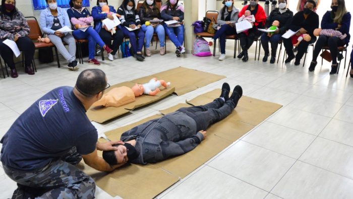 Educação capacita profissionais de creches em primeiros-socorros