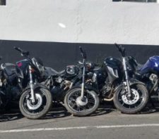 GCM localiza cinco motos roubadas e 300 papelotes de cocaína