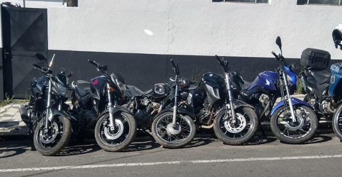 GCM localiza cinco motos roubadas e 300 papelotes de cocaína