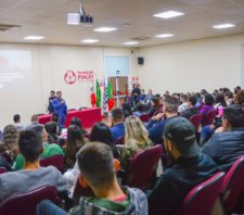 Prefeito de Suzano palestra sobre gestão pública na Faculdade Piaget