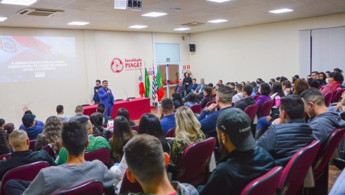 Prefeito de Suzano palestra sobre gestão pública na Faculdade Piaget