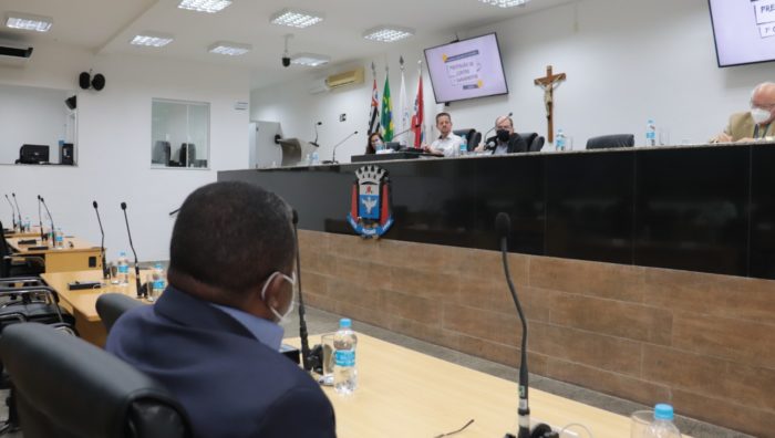 Secretaria de Educação apresenta balanço de ações à Câmara de Suzano