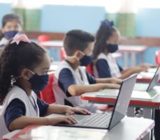Uso de máscaras volta a ser obrigatório nas salas de aula