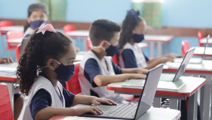 Uso de máscaras volta a ser obrigatório nas salas de aula