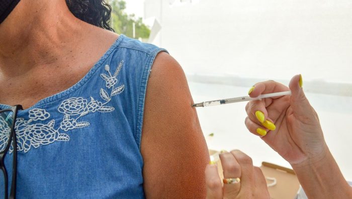 Suzano vai liberar 2ª dose de reforço para maiores de 40 anos na próxima semana