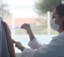 Suzano oferta 4ª dose a profissionais da Saúde e pessoas acima de 50 anos