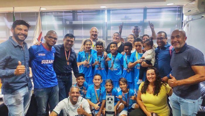 Prefeito recebe time suzanense vice-campeão do Campeonato Metropolitano