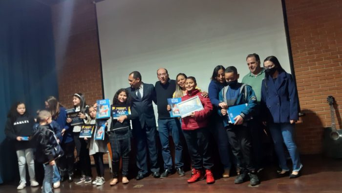 Alunos das escolas Abrão Salomão Domingues e da Odário Ferreira da Silva são premiados em concurso