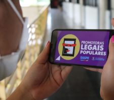 Alunas do curso de Promotoras Legais Populares revisam conteúdo durante recesso
