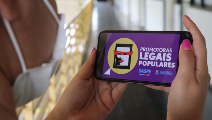 Alunas do curso de Promotoras Legais Populares revisam conteúdo durante recesso