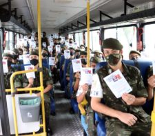 Integrantes do Tiro de Guerra visitam residências para recolher agasalhos neste sábado