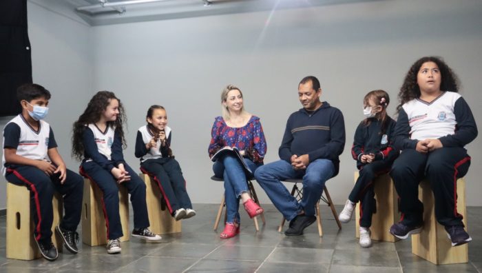 ‘Cola aí na Live’ tem participação da primeira-dama Larissa Ashiuchi