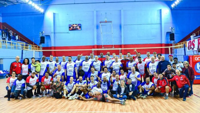 Prefeito participa de encontro de gerações do voleibol suzanense