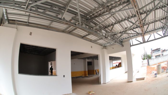Prefeito vistoria obras da Escola Municipal Ana Maria Barbosa Garcia