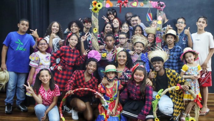 Prefeito de Suzano prestigia festividade junina do CEU Gardênia