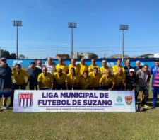 Prefeito acompanha finais de torneio de futebol no Suzanão
