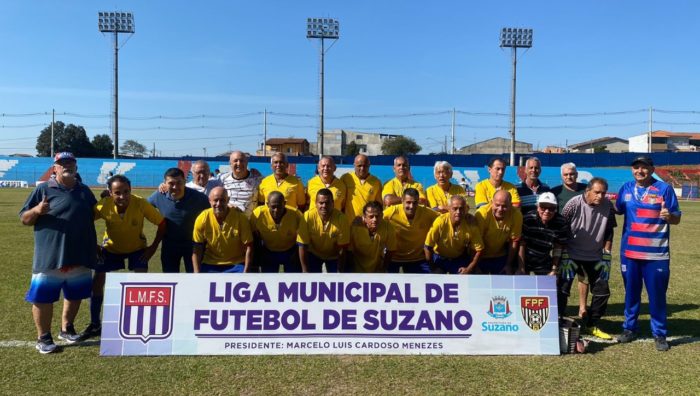 Prefeito acompanha finais de torneio de futebol no Suzanão