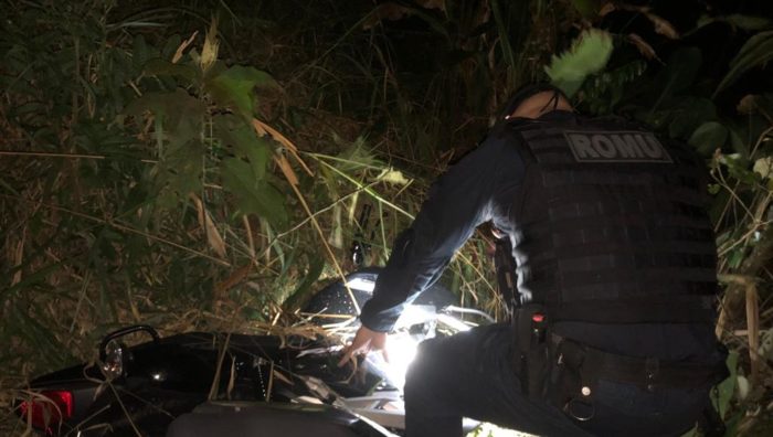 Romu localiza moto roubada em área de mata no Jardim São José