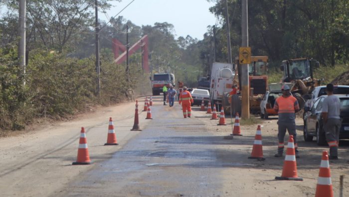 Prefeito acompanha secretário estadual em vistoria às obras na estrada do Furuyama