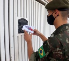 Panfletagem com apoio do Tiro de Guerra busca arrecadar itens para a Campanha do Agasalho no sábado