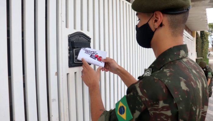 Panfletagem com apoio do Tiro de Guerra busca arrecadar itens para a Campanha do Agasalho no sábado