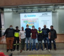 Profissionais do transporte escolar de Suzano participam do evento ‘Parada Pedagógica’
