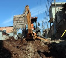Pavimentação tem início no Jardim Dora com construção de guias e sarjetas