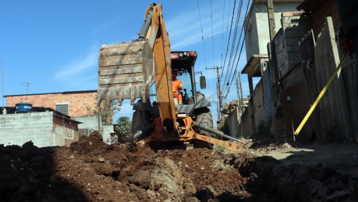 Pavimentação tem início no Jardim Dora com construção de guias e sarjetas