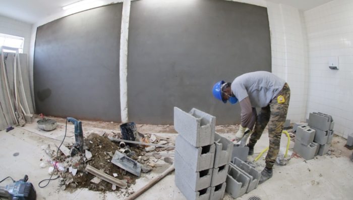 Prefeito vistoria reformas dos vestiários da Arena Suzano
